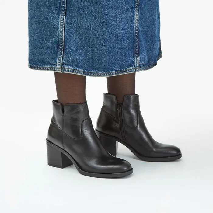 Clarks Boots and Booties Valvestino Lo Black Leather 8211 Women