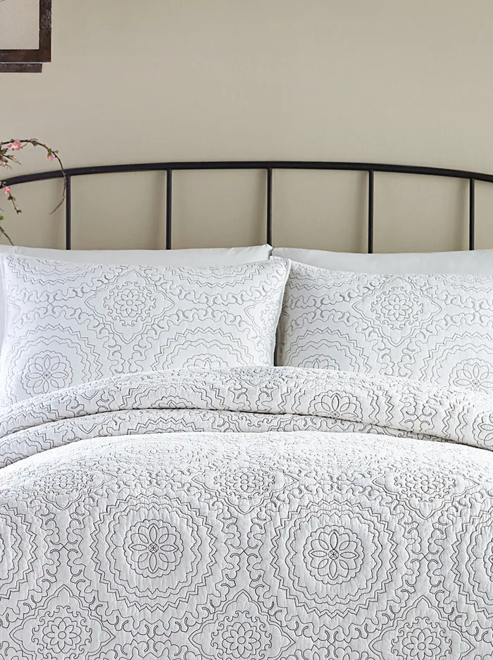 Jessica Simpson Comforters and Quilts Accessories Medallion T Coverlet
