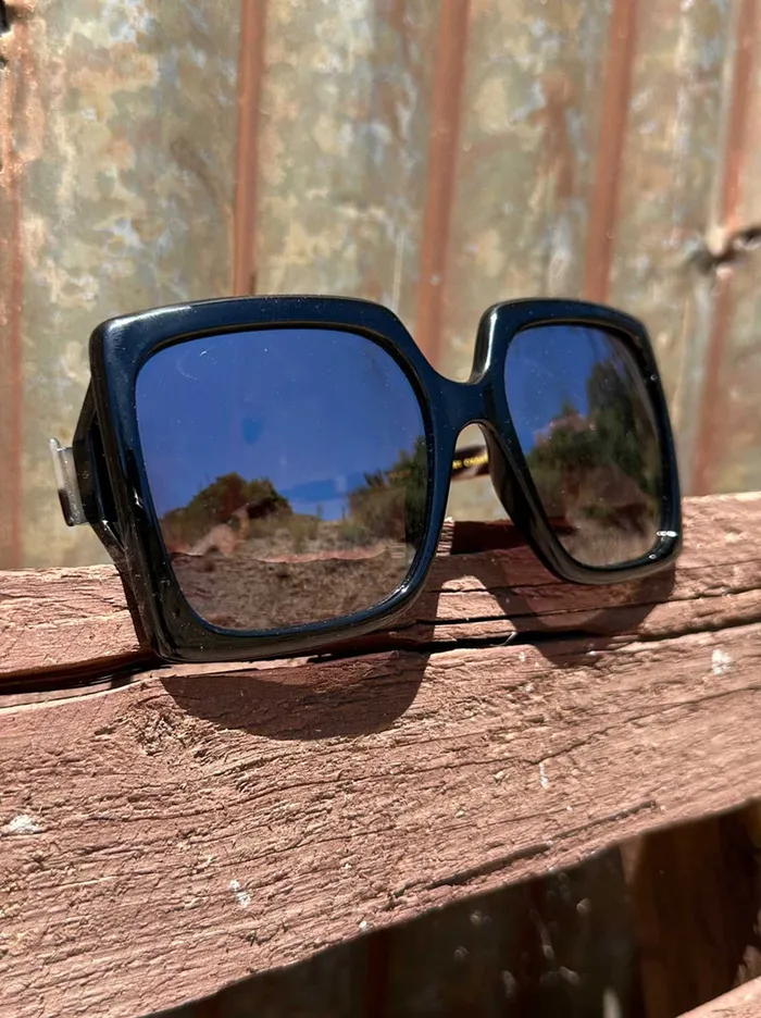 Jessica Simpson Sunglasses Accessories Oversized Square Sunglasses In Black and Oatmeal