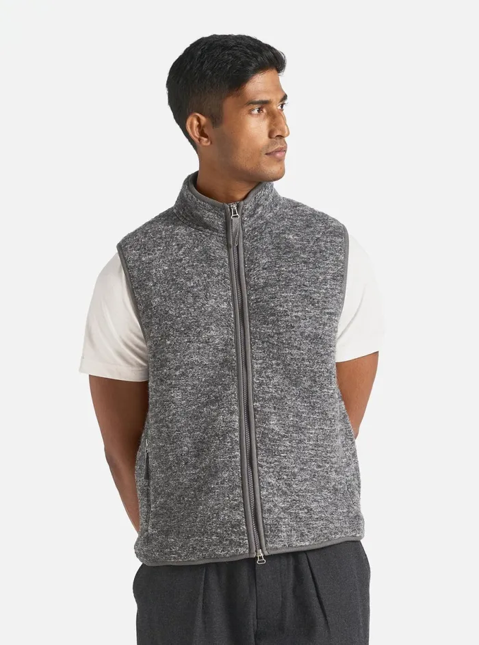 Men Universal Works Climbing Gilet In Grey Teddy Fleece Universal Works Fleece