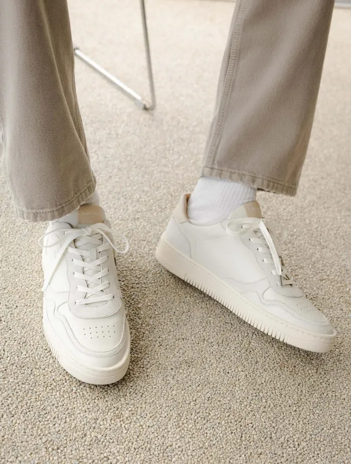Travis Off White and Foam Men Bobbies Sneakers