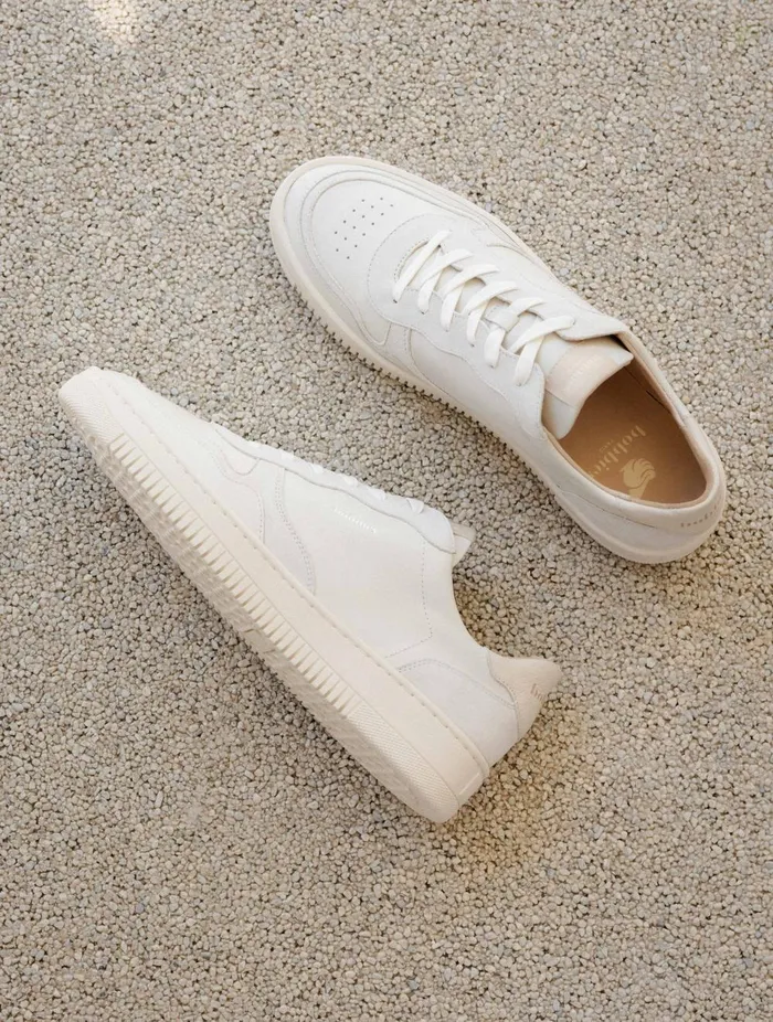 Travis Off White and Foam Men Bobbies Sneakers