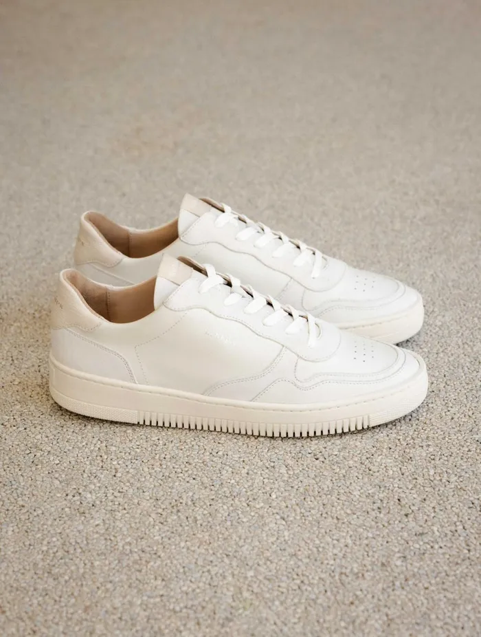 Travis Off White and Foam Men Bobbies Sneakers