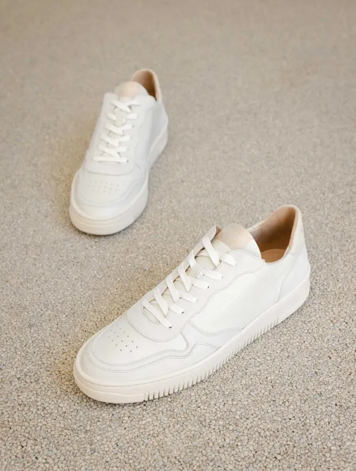 Travis Off White and Foam Men Bobbies Sneakers